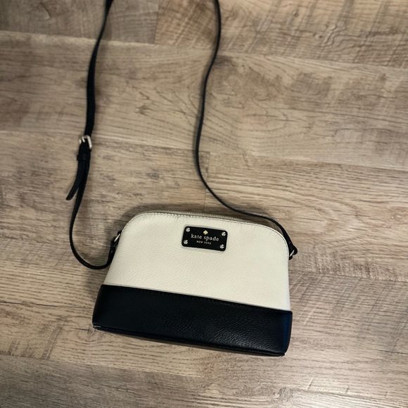 Kate Spade crossbody bag light beige and black - GUC. Silver metal adornments - Picture 12 of 12